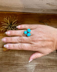 Sterling Silver Round Ring with 3 Kingman Turquoise Stones – Size 6.5