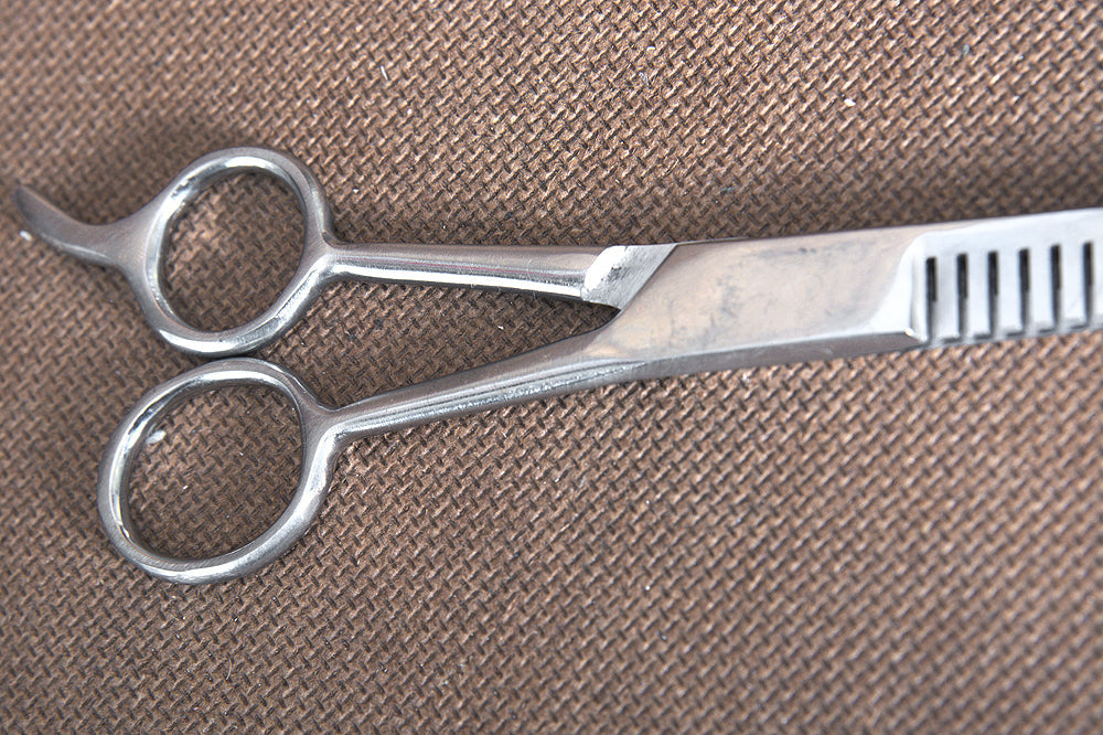 Hilason Western Sharp Barber Thinning Scissor For Hair Cutting