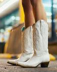 Z5046 - WOMEN'S EMBROIDERY WHITE SNIP TOE COWBOY BOOT