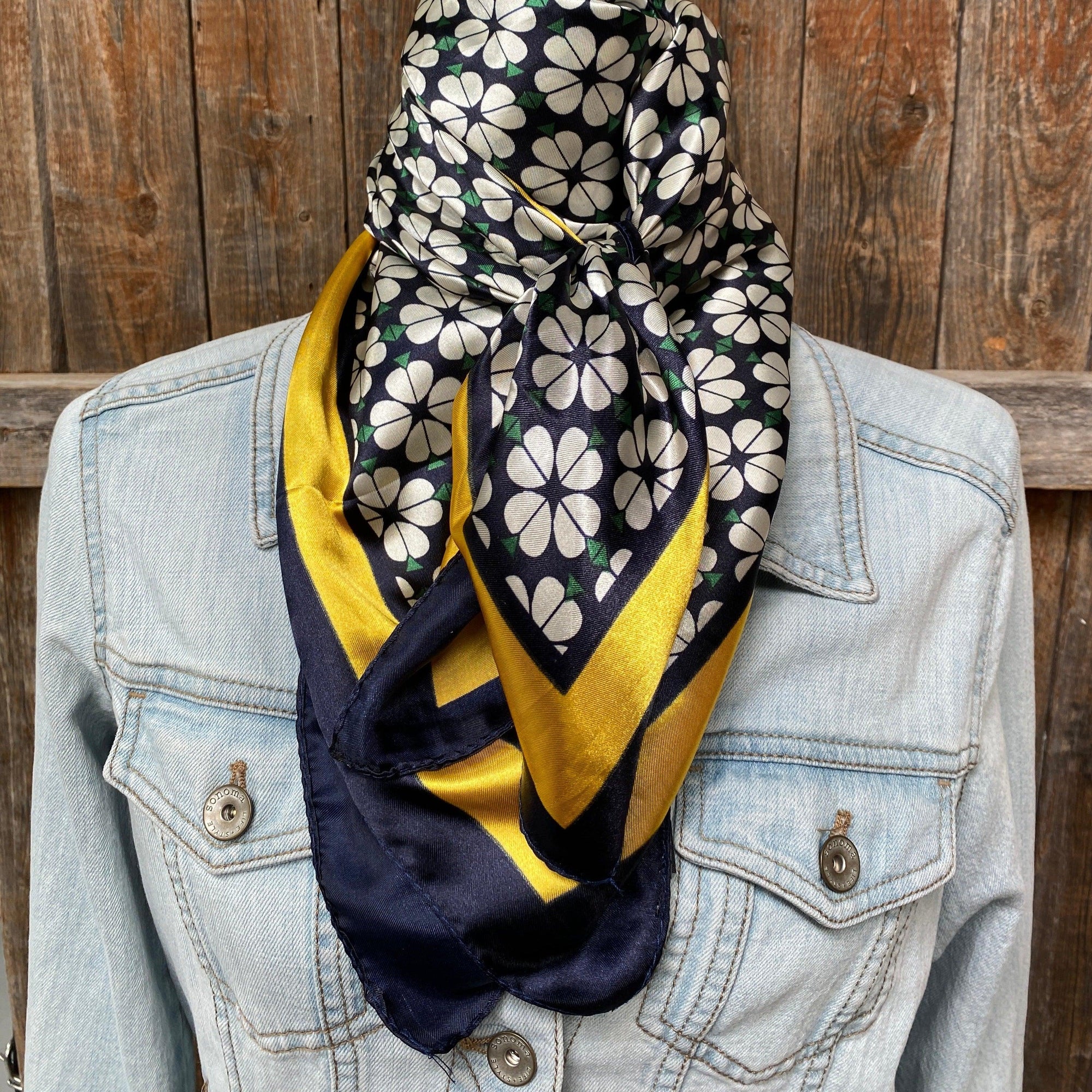 35X35"  Blue & Gold Clovers Wild Rag / Scarf WR3171