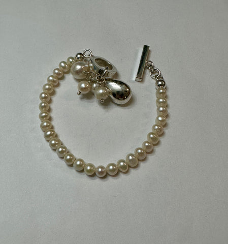 PEARL CLUSTER BRACELET WITH SILVER TEARDROP & TOGGLE
