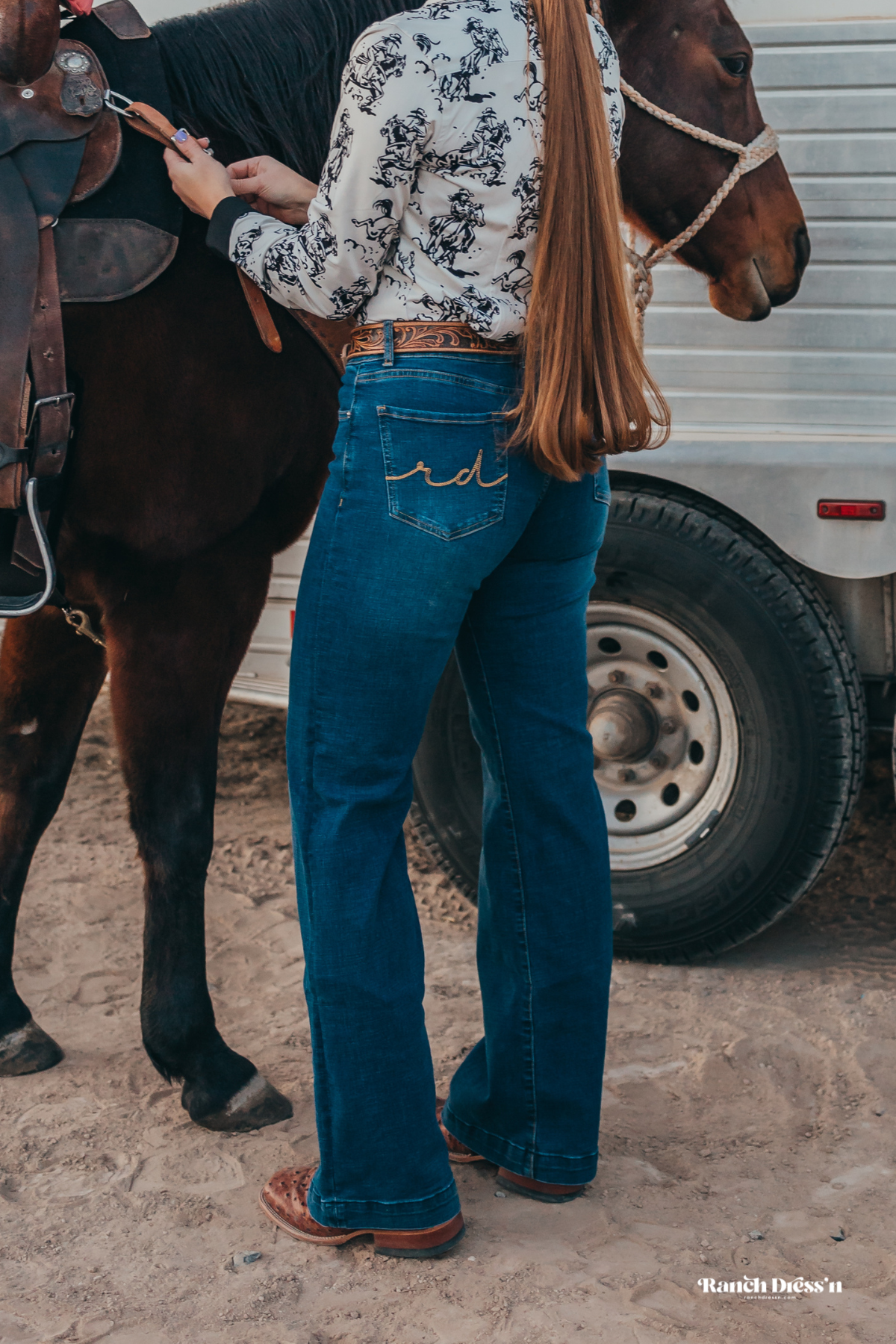 SIGNATURE TROUSER MEDIUM WASH