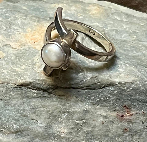 WRAP RING W/ PEARL CENTER