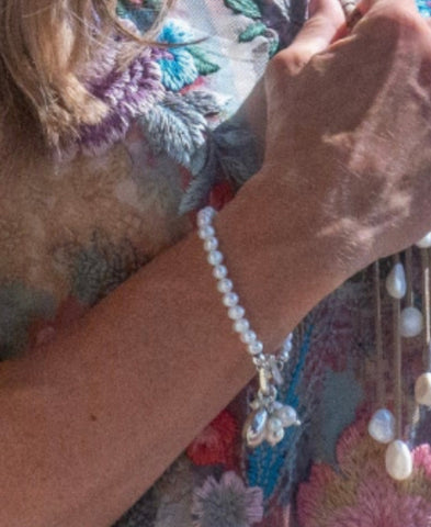 PEARL CLUSTER BRACELET WITH SILVER TEARDROP & TOGGLE