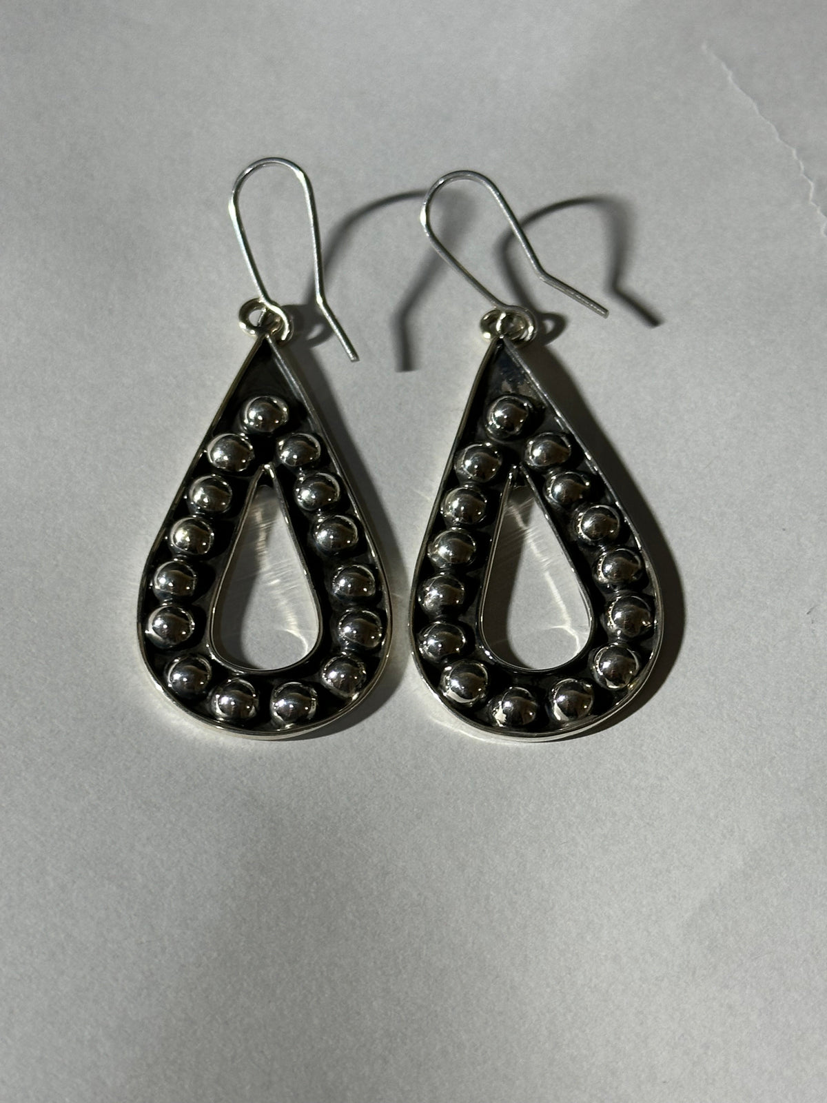 VINTAGE TEAR DROP OUTLINE W/ BEADS EARRINGS