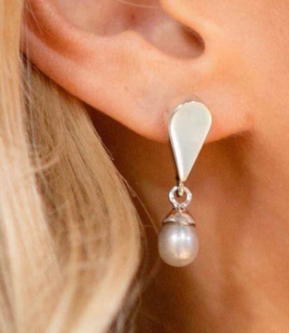 INVERTED TEARDROP EARRING W/ PEARL DANGLE