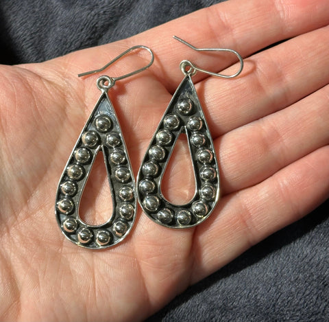 VINTAGE TEAR DROP OUTLINE W/ BEADS EARRINGS