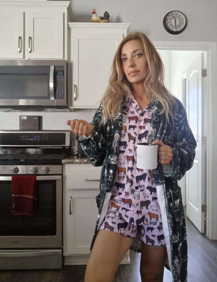 Pink Cattle Ranch Women&#39;s Western Pajama Set