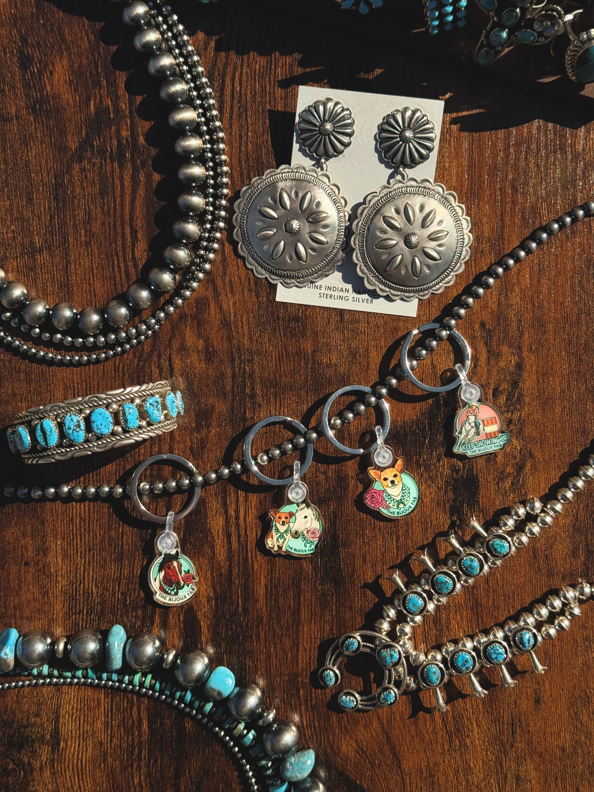 Bijoux FAB Character Keychain – Fabienne, Devon &amp; Trouble