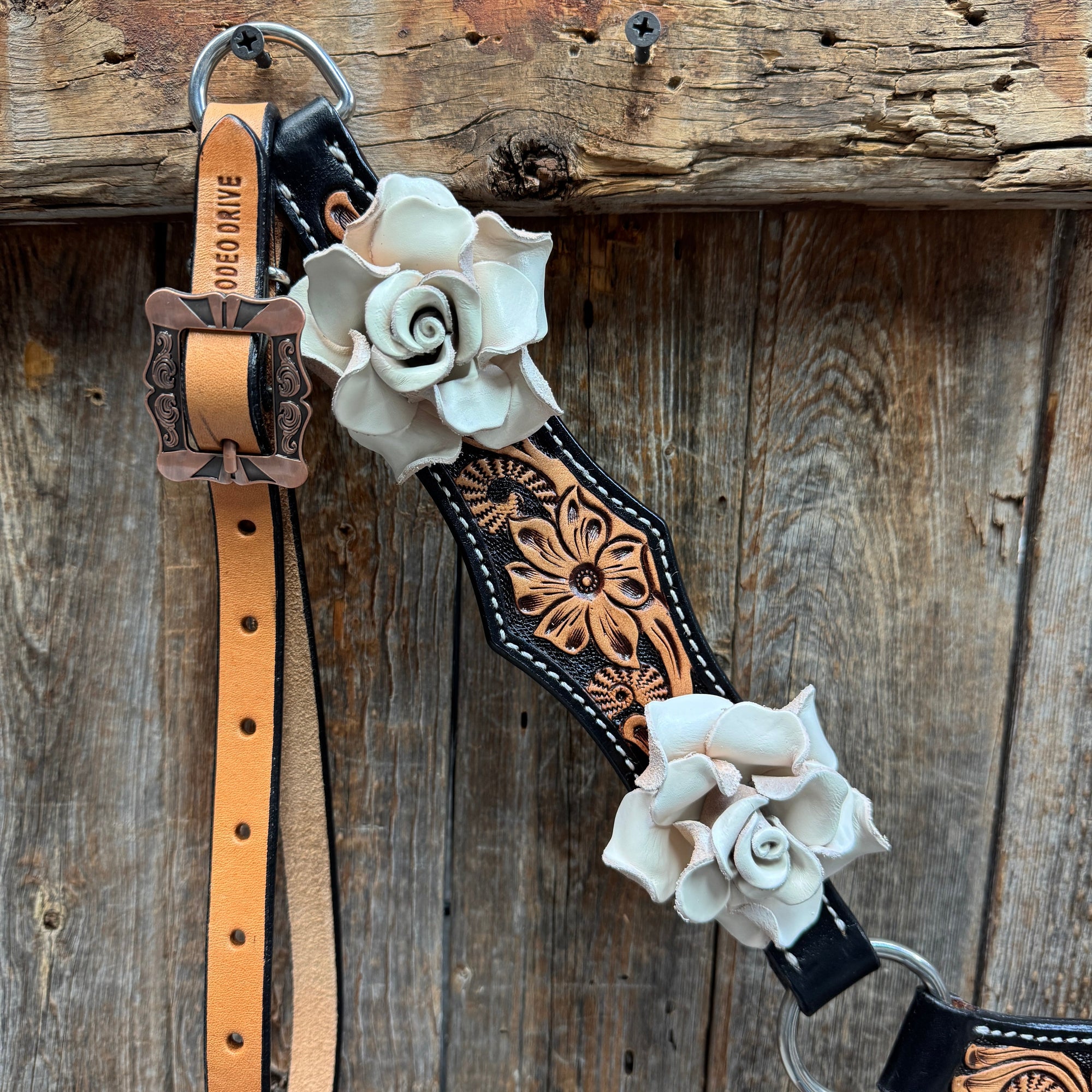Two Tone Floral Triangle White Rose One Ear / Gladiator Breastcollar Tack Set 