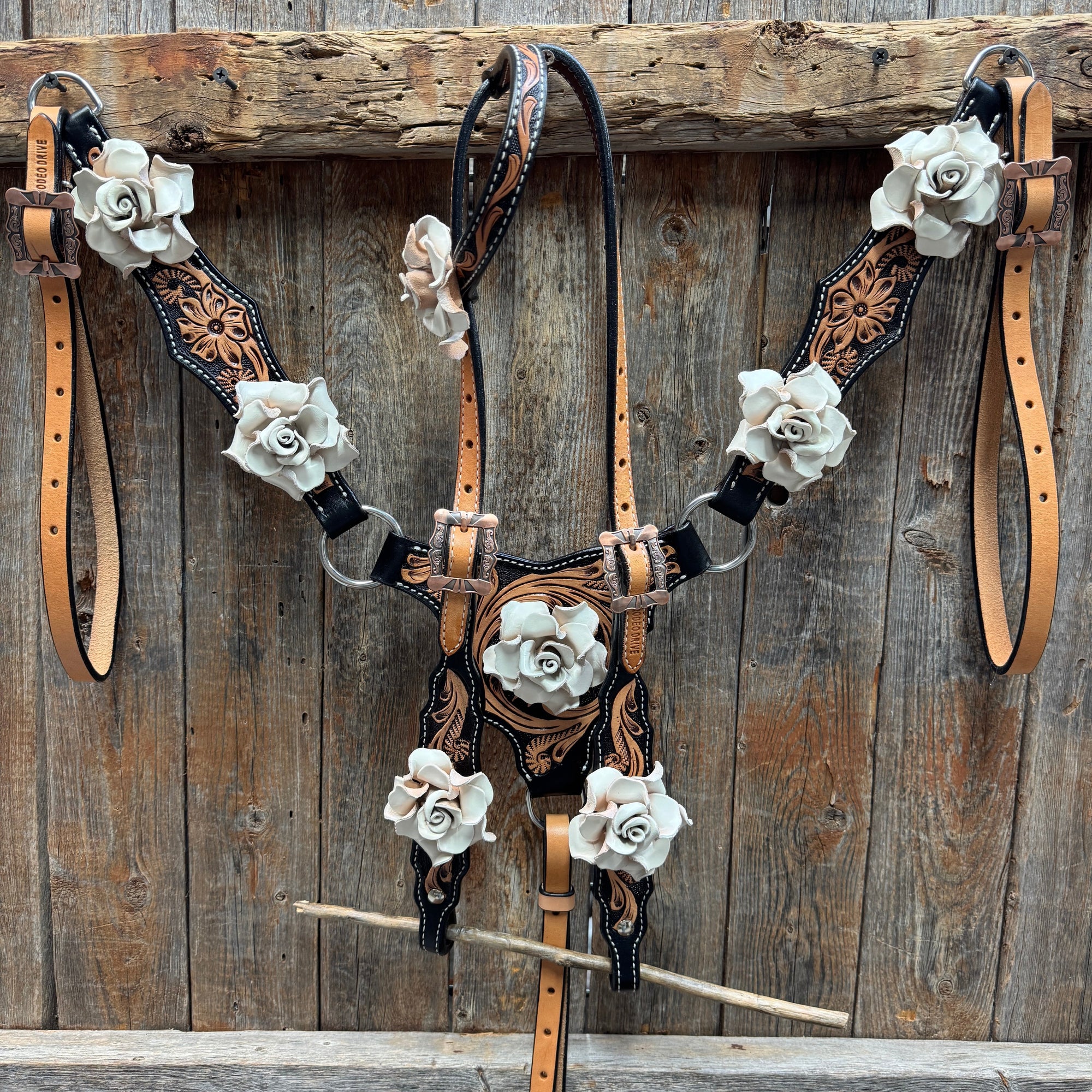 Two Tone Floral Triangle White Rose One Ear / Gladiator Breastcollar Tack Set 