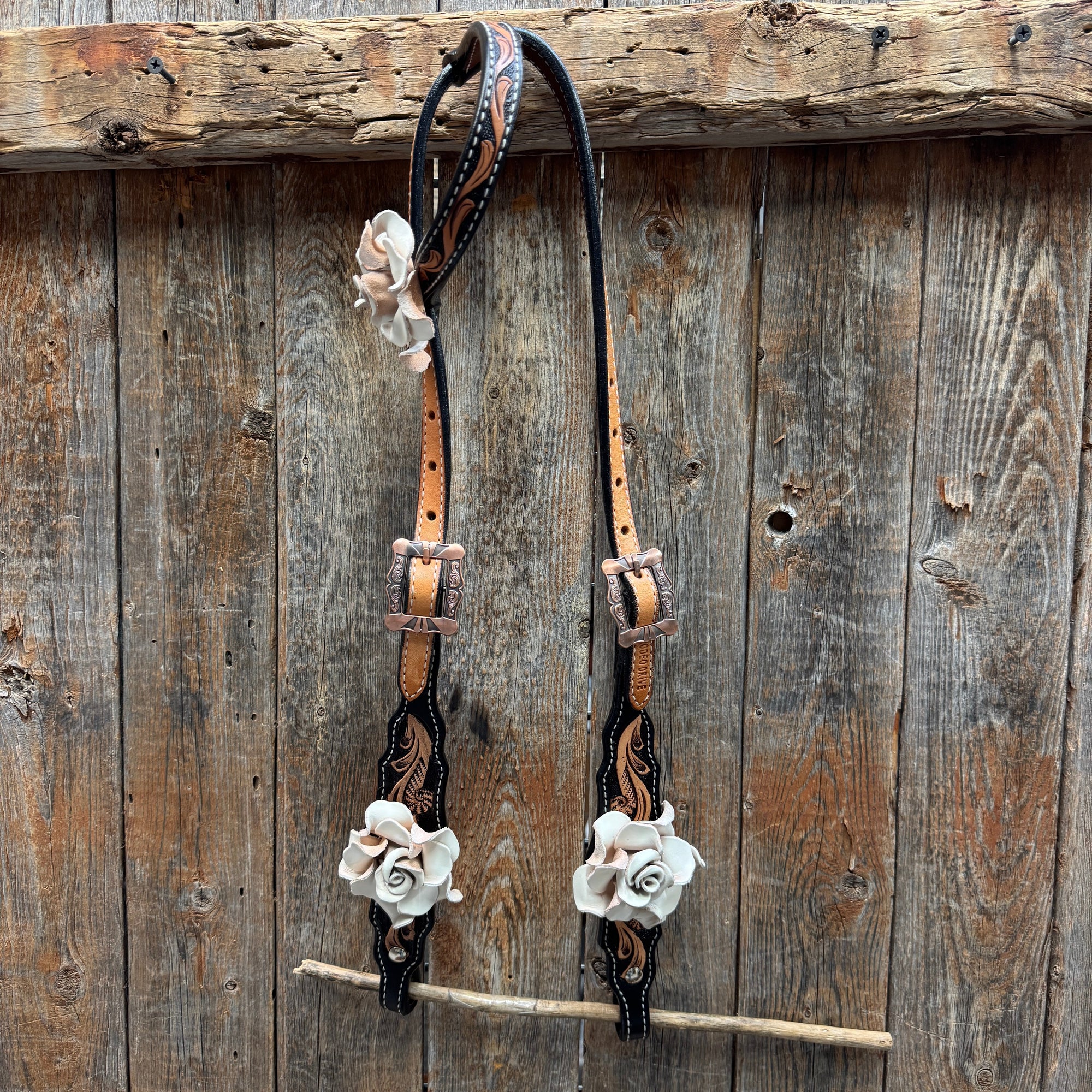 Two Tone Floral Triangle White Rose One Ear / Gladiator Breastcollar Tack Set 
