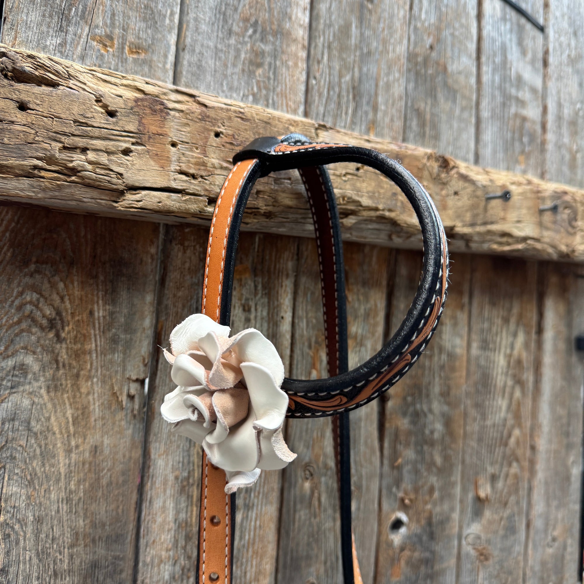 Two Tone Floral Triangle White Rose One Ear / Gladiator Breastcollar Tack Set 