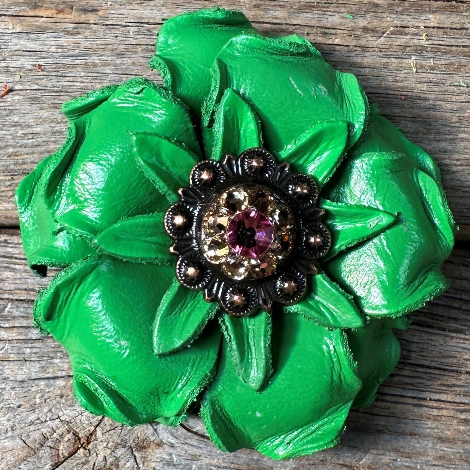 Neon Green Gardenia Flower With Copper Pink &amp; Champagne 1&quot; Concho