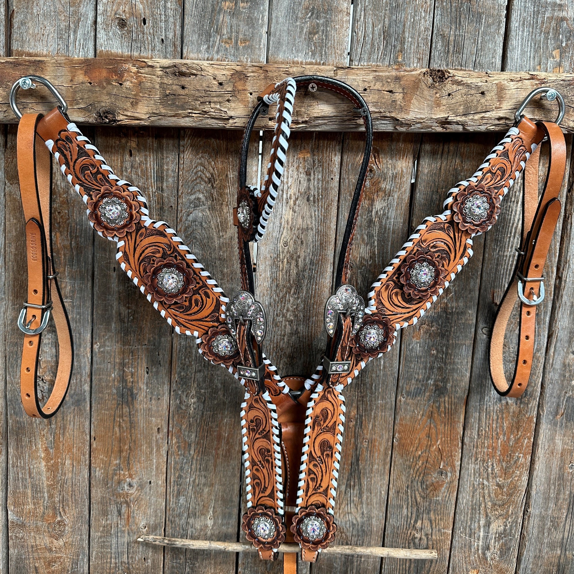 Light Oil Whipstitch Clear and Rosettes One Ear/ Breastcollar Tack Set 