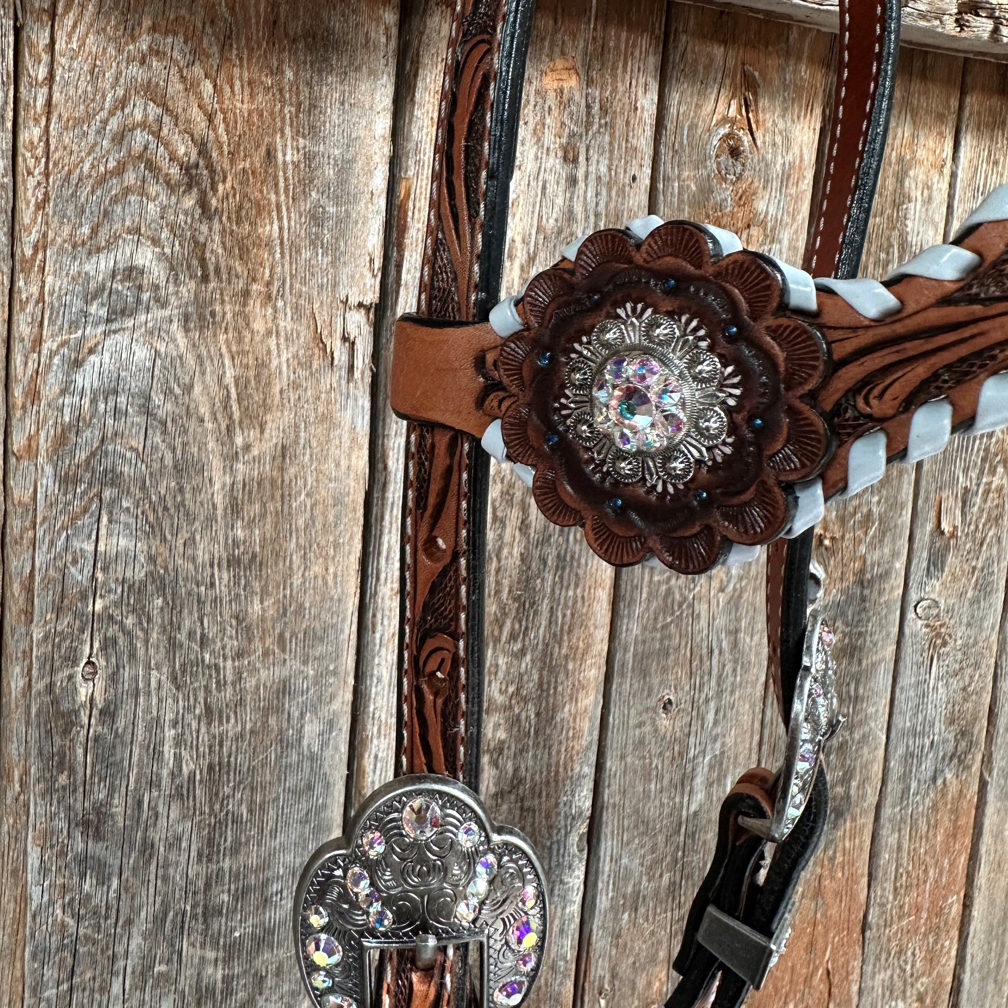 Light Oil Whipstitch Clear and Rosettes One Ear/ Breastcollar Tack Set 
