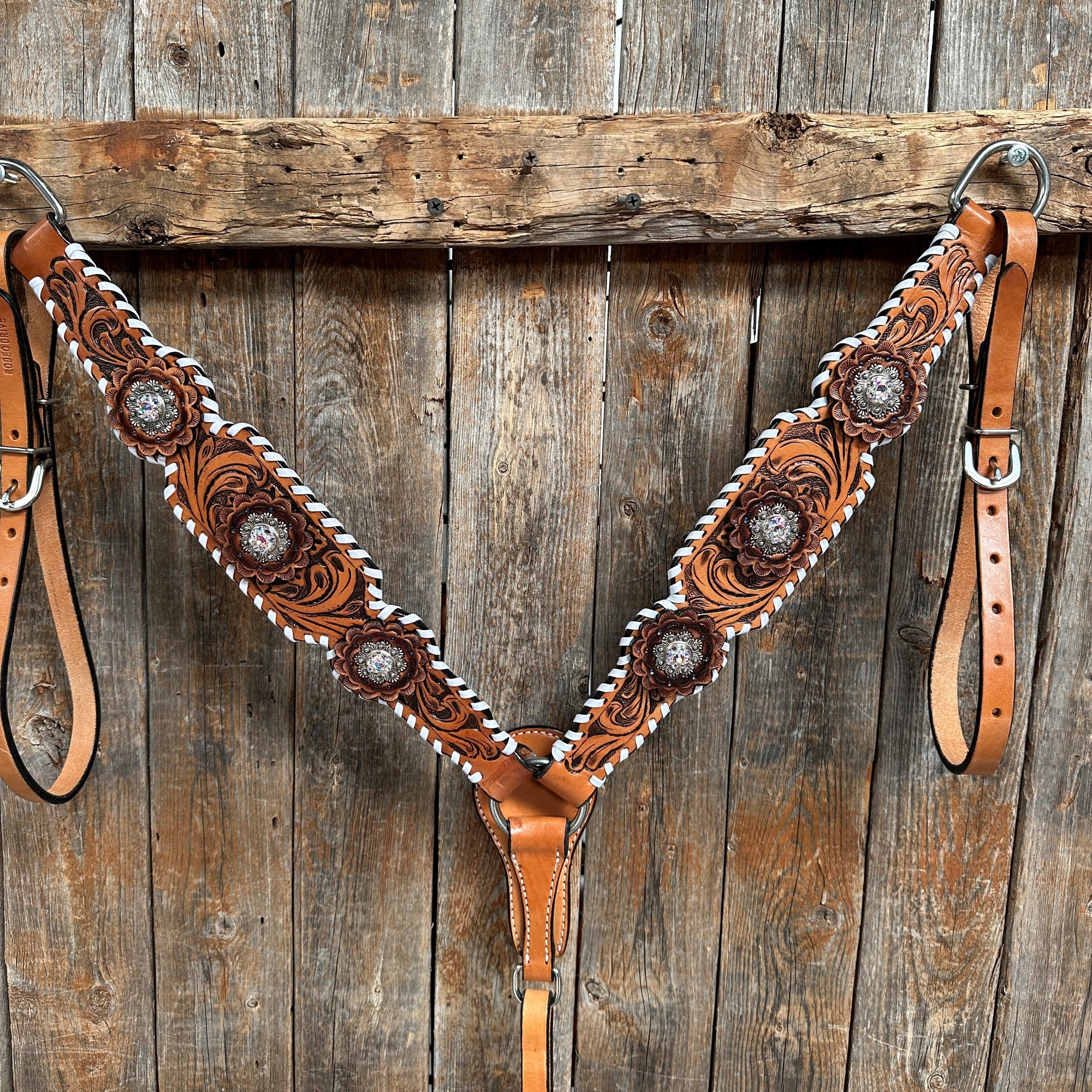 Light Oil Whipstitch Clear and Rosettes One Ear/ Breastcollar Tack Set 