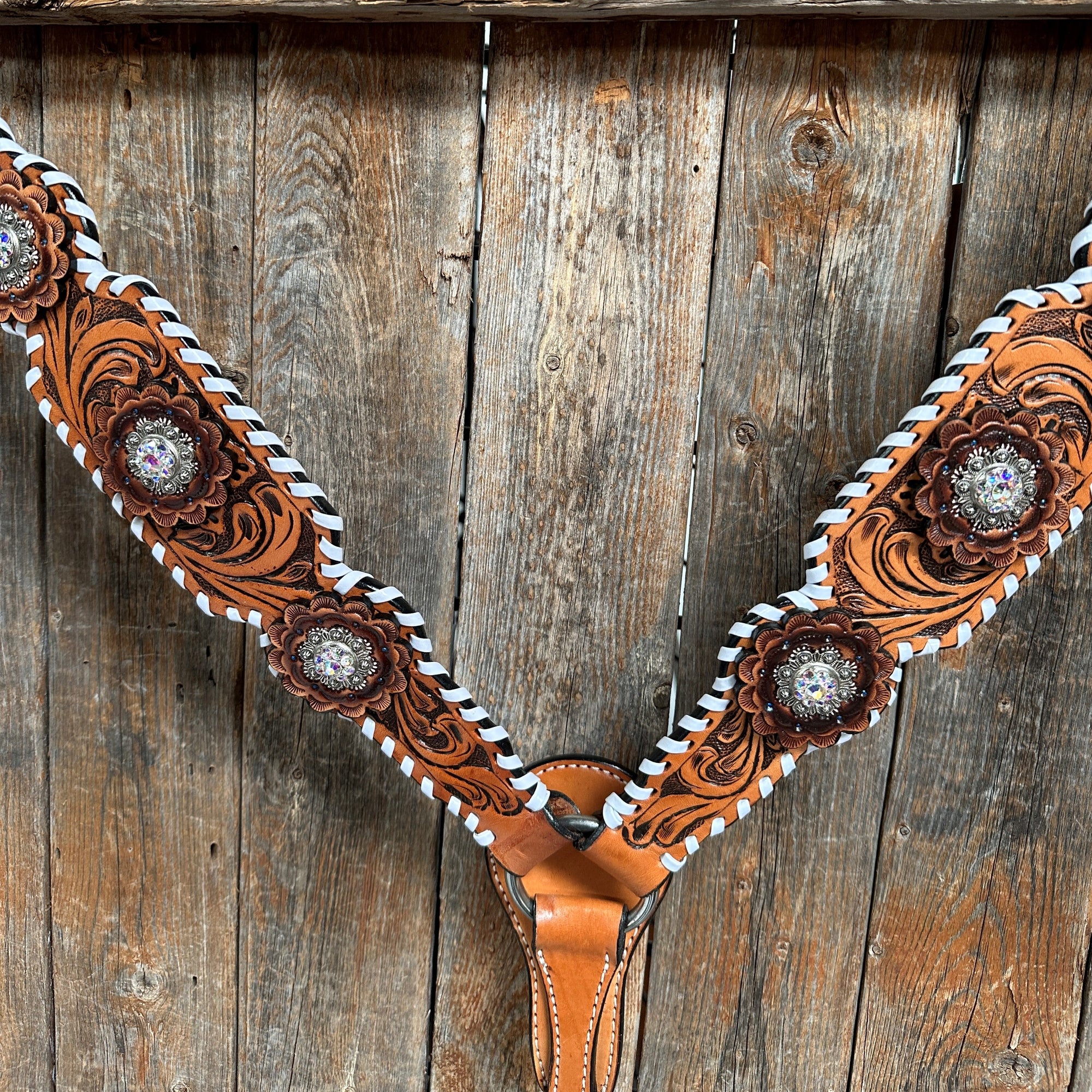 Light Oil Whipstitch Clear and Rosettes One Ear/ Breastcollar Tack Set 