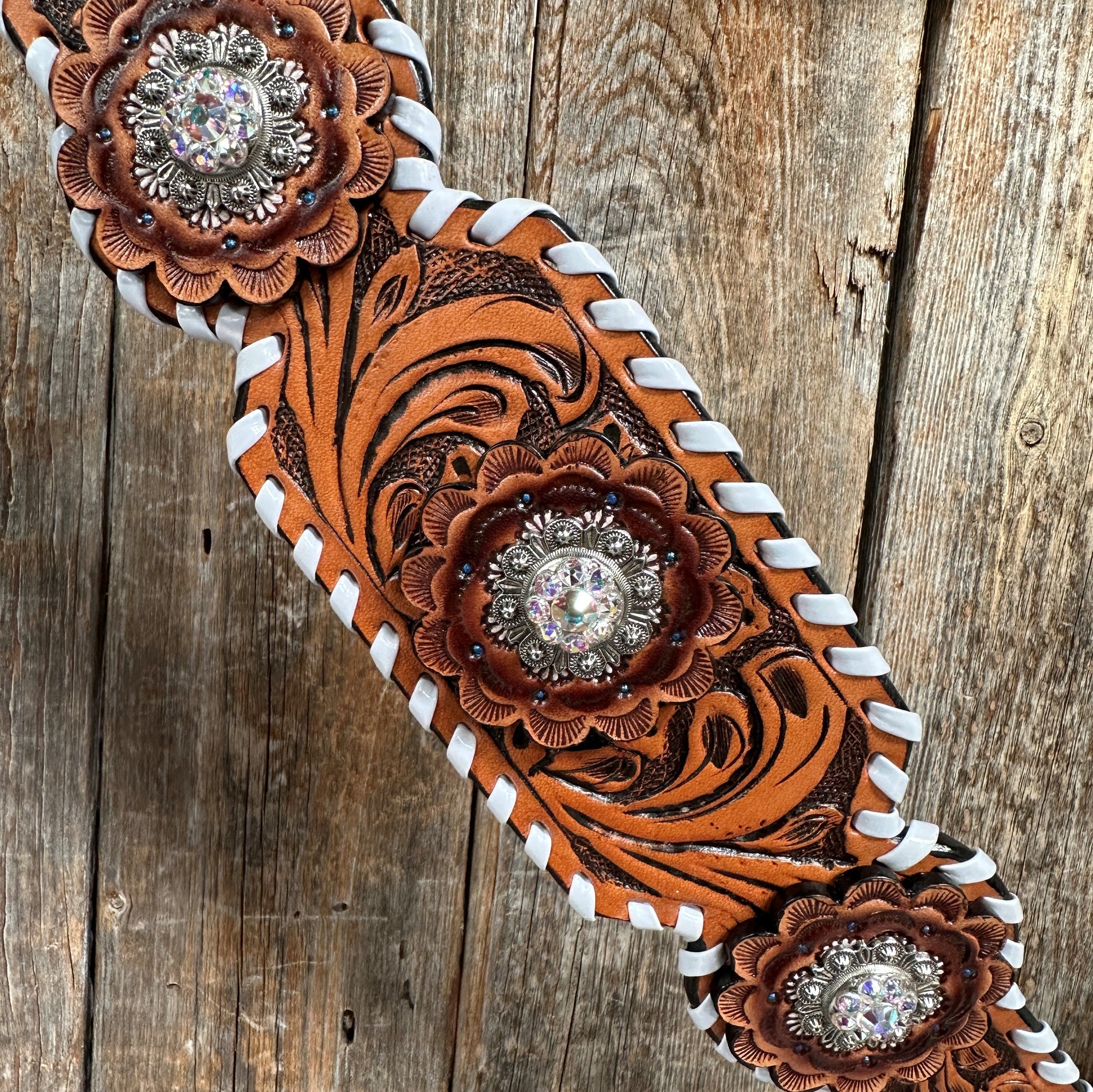 Light Oil Whipstitch Clear and Rosettes One Ear/ Breastcollar Tack Set 