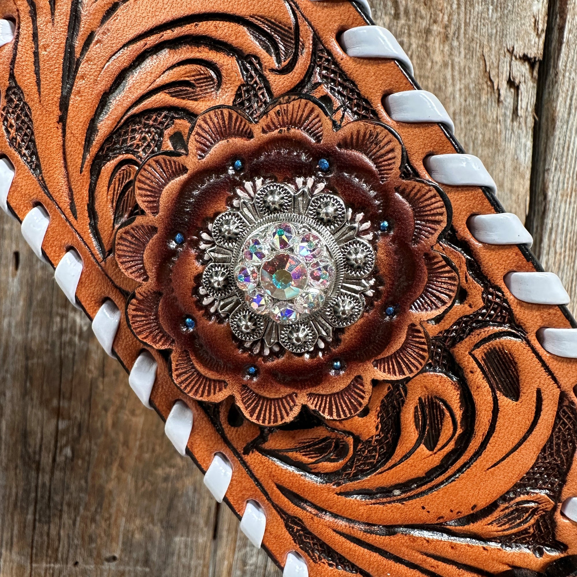 Light Oil Whipstitch Clear and Rosettes One Ear/ Breastcollar Tack Set 