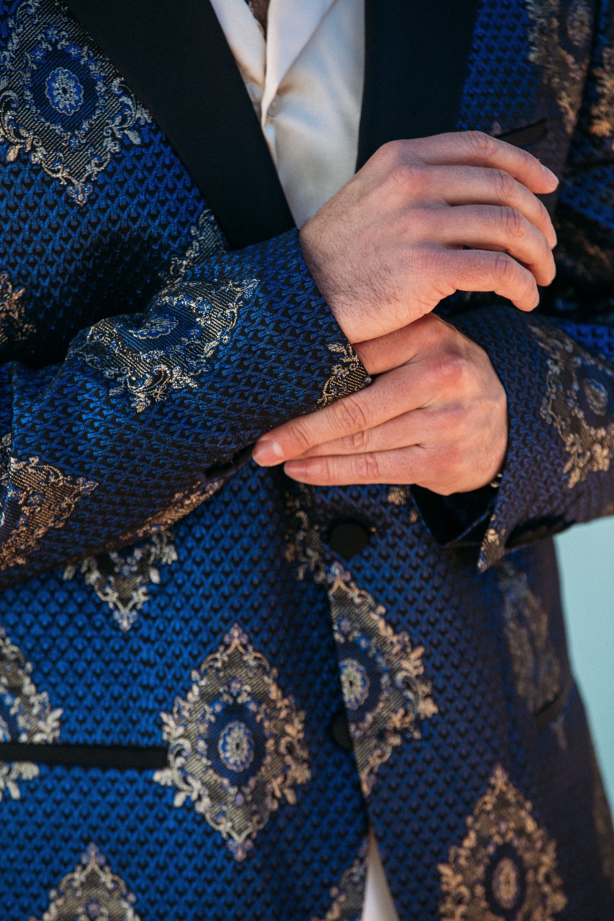 Men&#39;s Double Button Navy Woven Printed Blazer