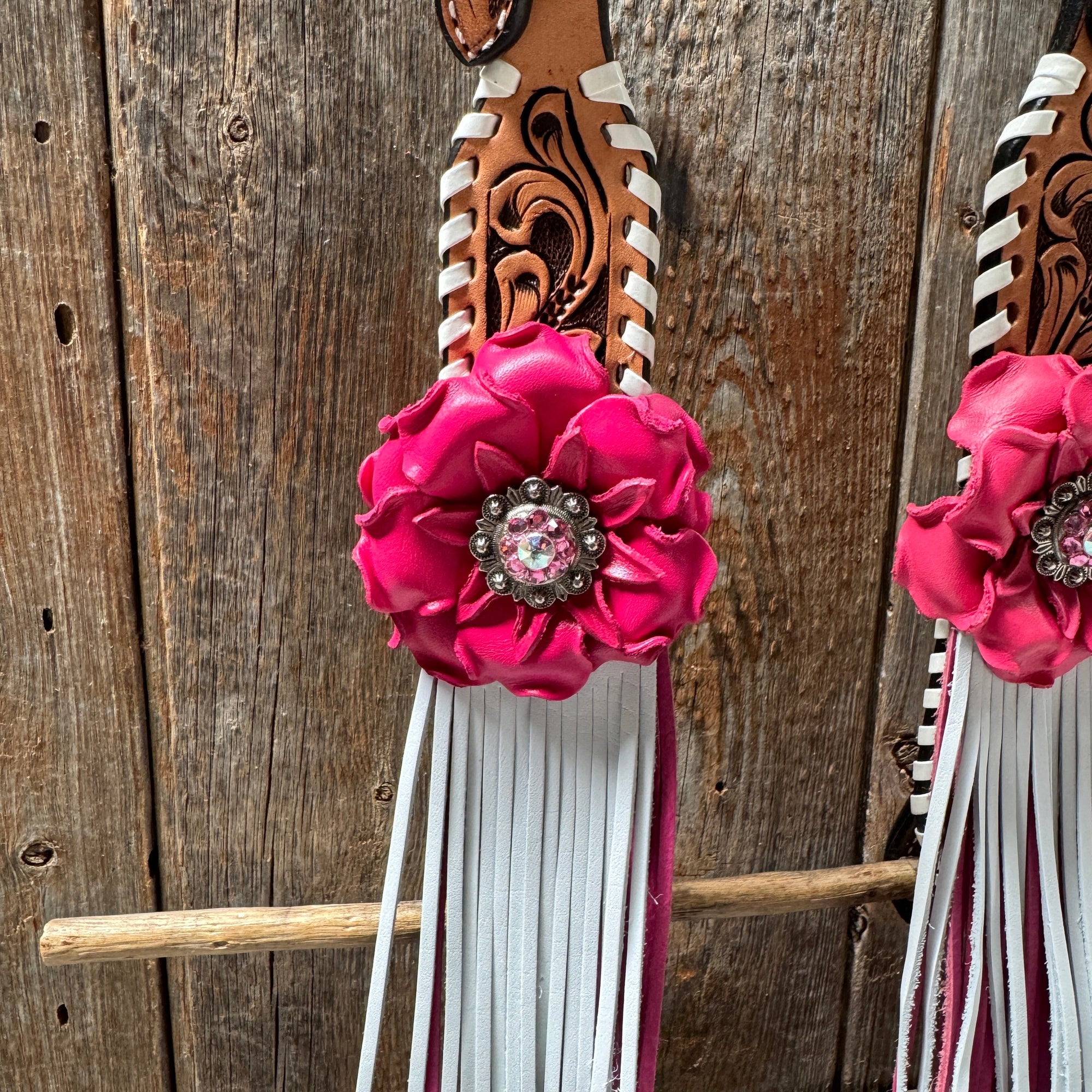 Light Oil Whipstitch Pink and White One Ear &amp; Breastcollar Tack Set 