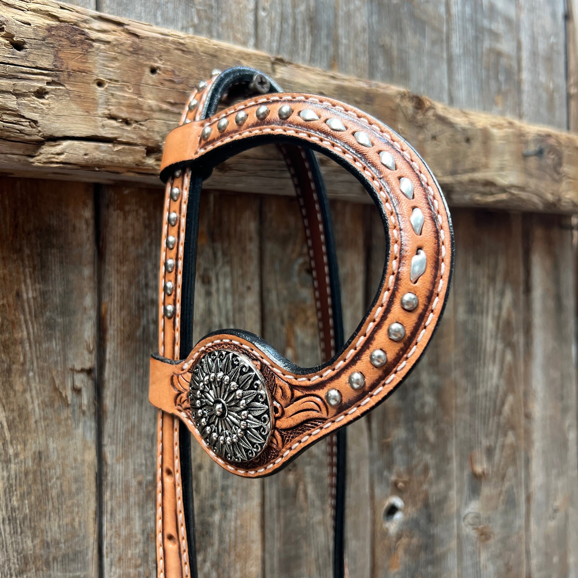 Silver Buckstitch and Pinwheel Browband/One Ear and Breastcollar Tack Set 