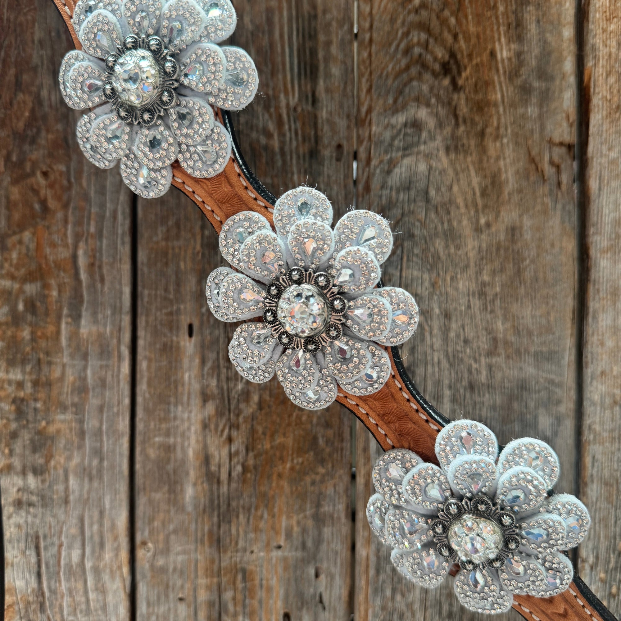 Light Oil Basketweave Tear Drop Flower Clear One Ear Tack Set  