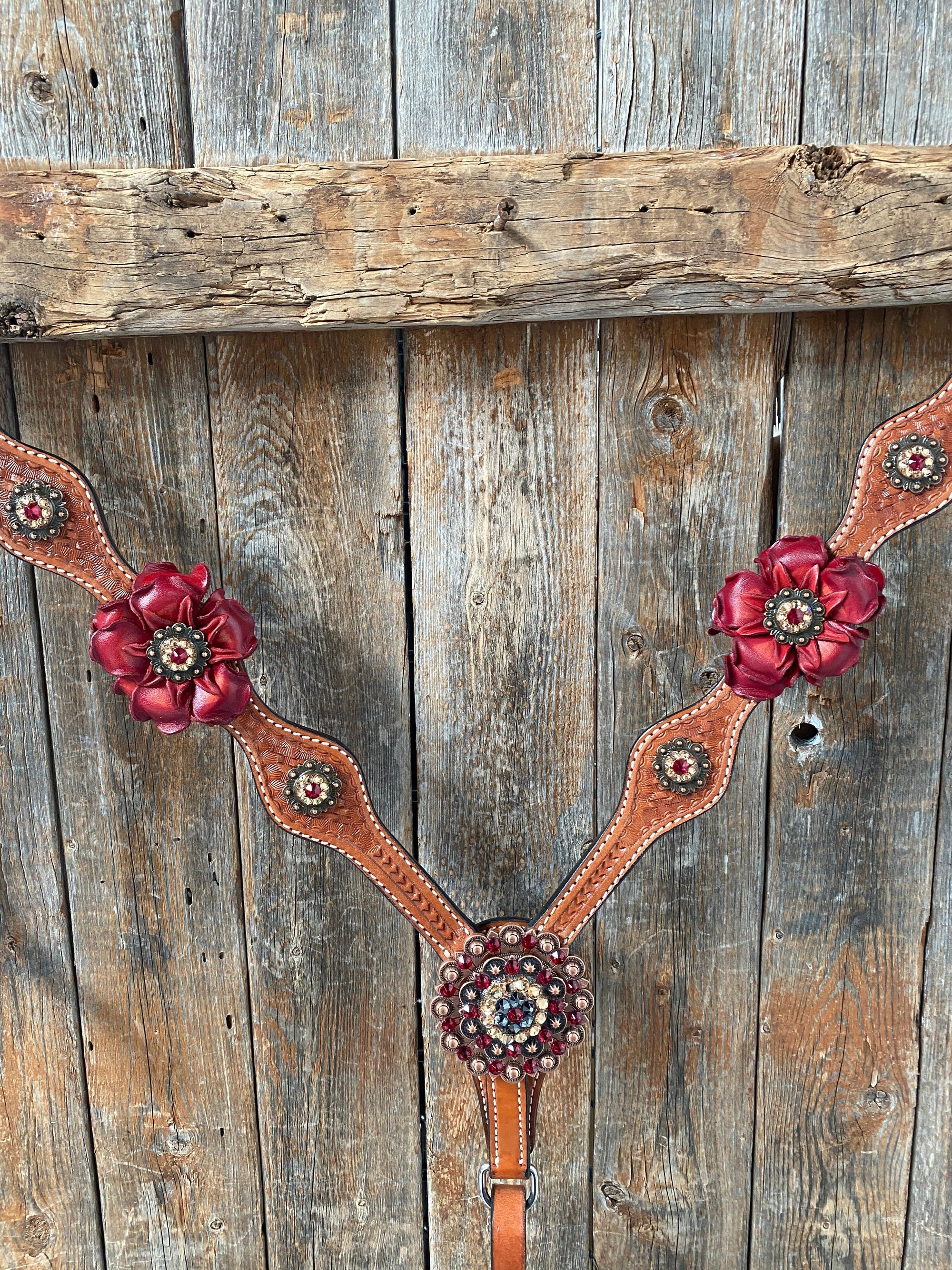 Light Oil Basketweave Champagne and Red One Ear &amp; Breastcollar Tack Set 