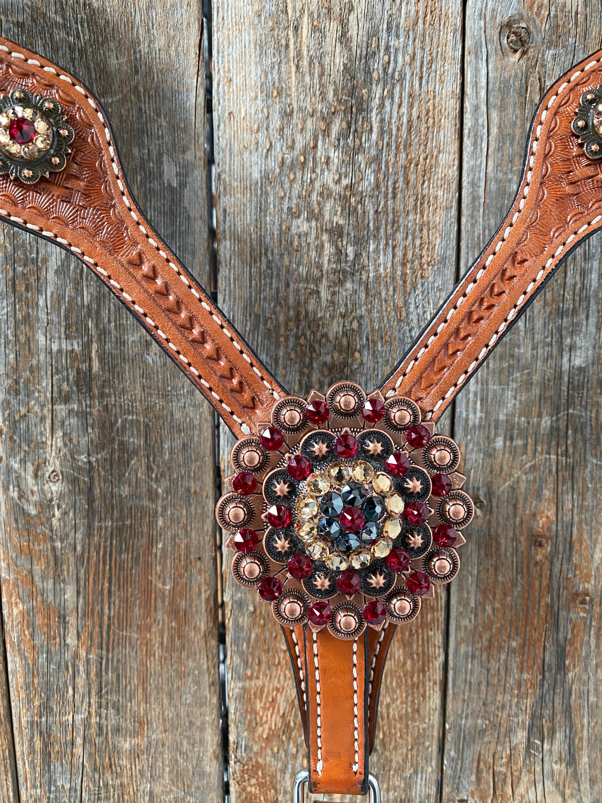 Light Oil Basketweave Champagne and Red One Ear &amp; Breastcollar Tack Set 