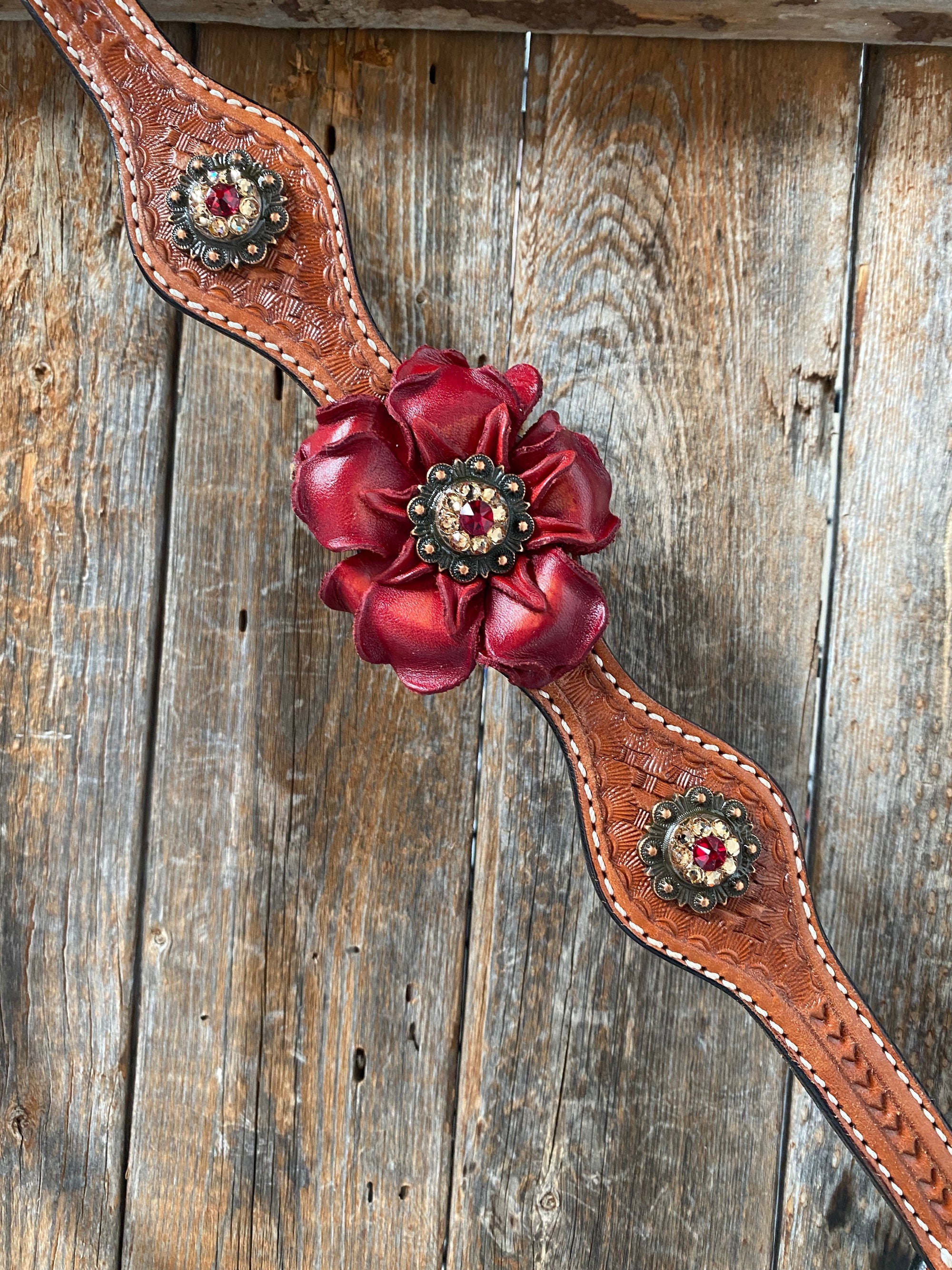 Light Oil Basketweave Champagne and Red One Ear &amp; Breastcollar Tack Set 