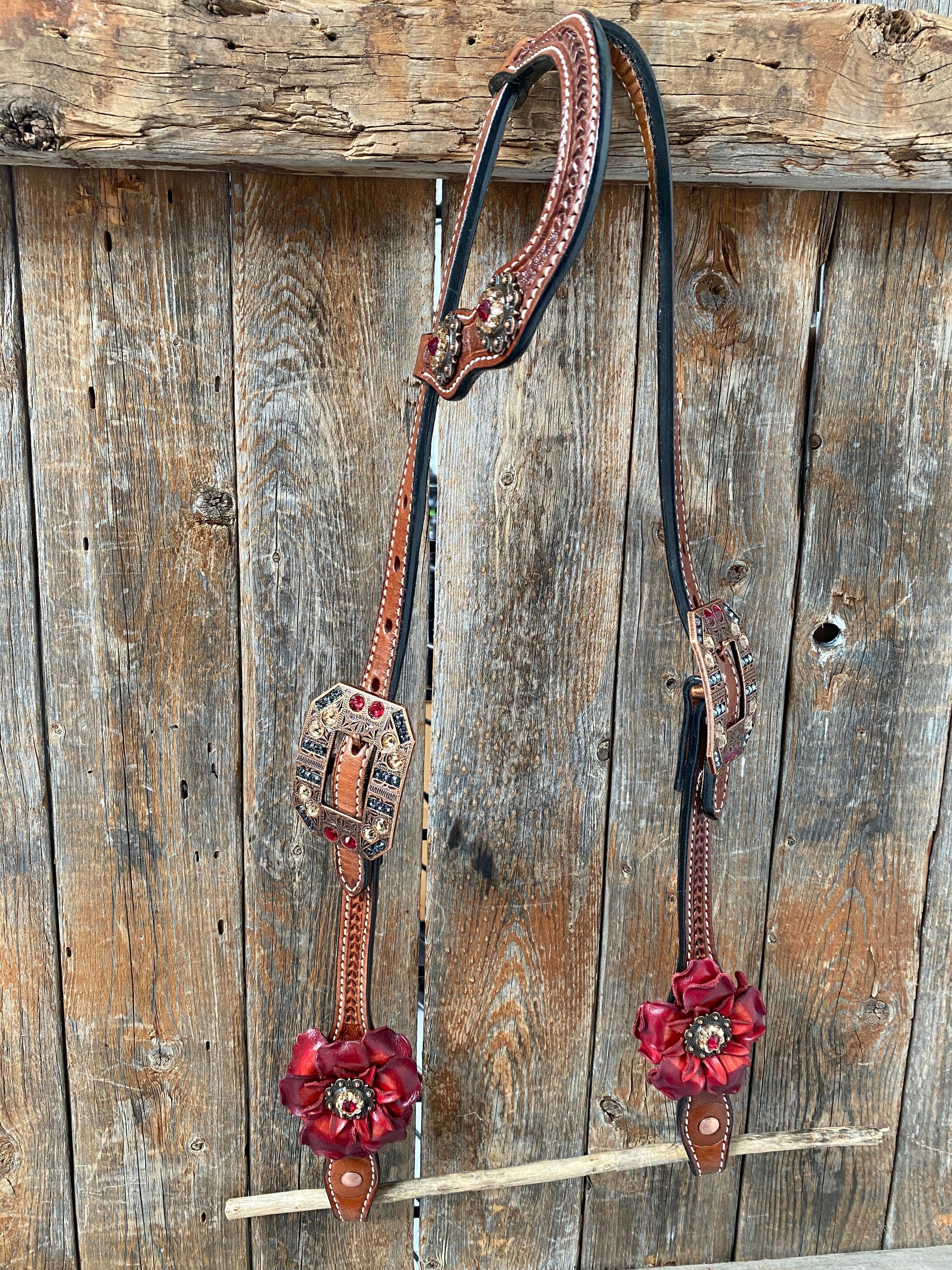 Light Oil Basketweave Champagne and Red One Ear &amp; Breastcollar Tack Set 