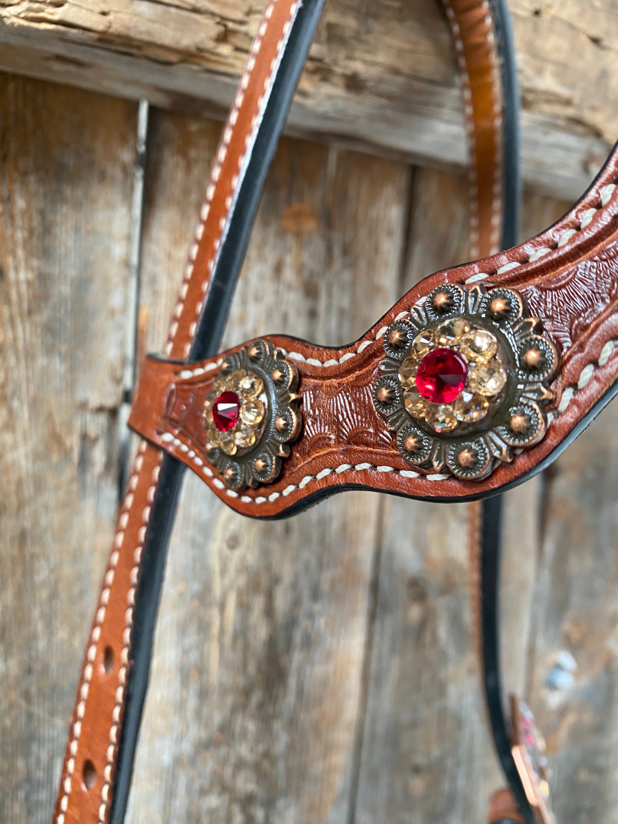 Light Oil Basketweave Champagne and Red One Ear &amp; Breastcollar Tack Set 