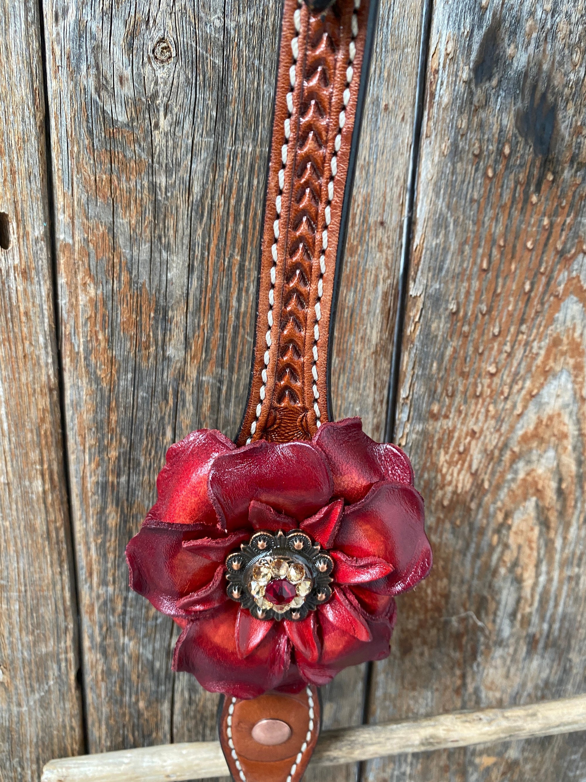 Light Oil Basketweave Champagne and Red One Ear &amp; Breastcollar Tack Set 