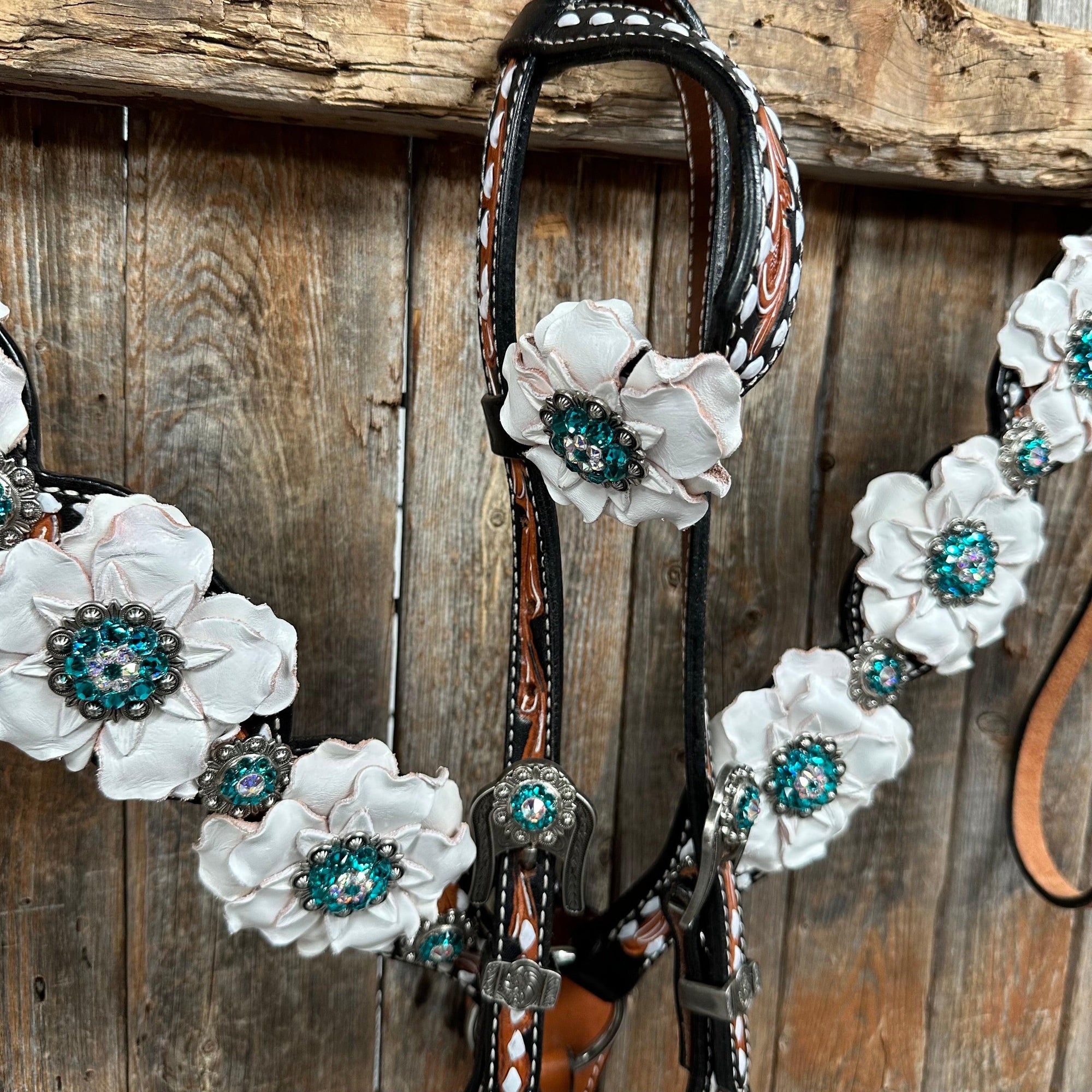 Classic Teal &amp; White One Ear / Breastcollar Tack Set 