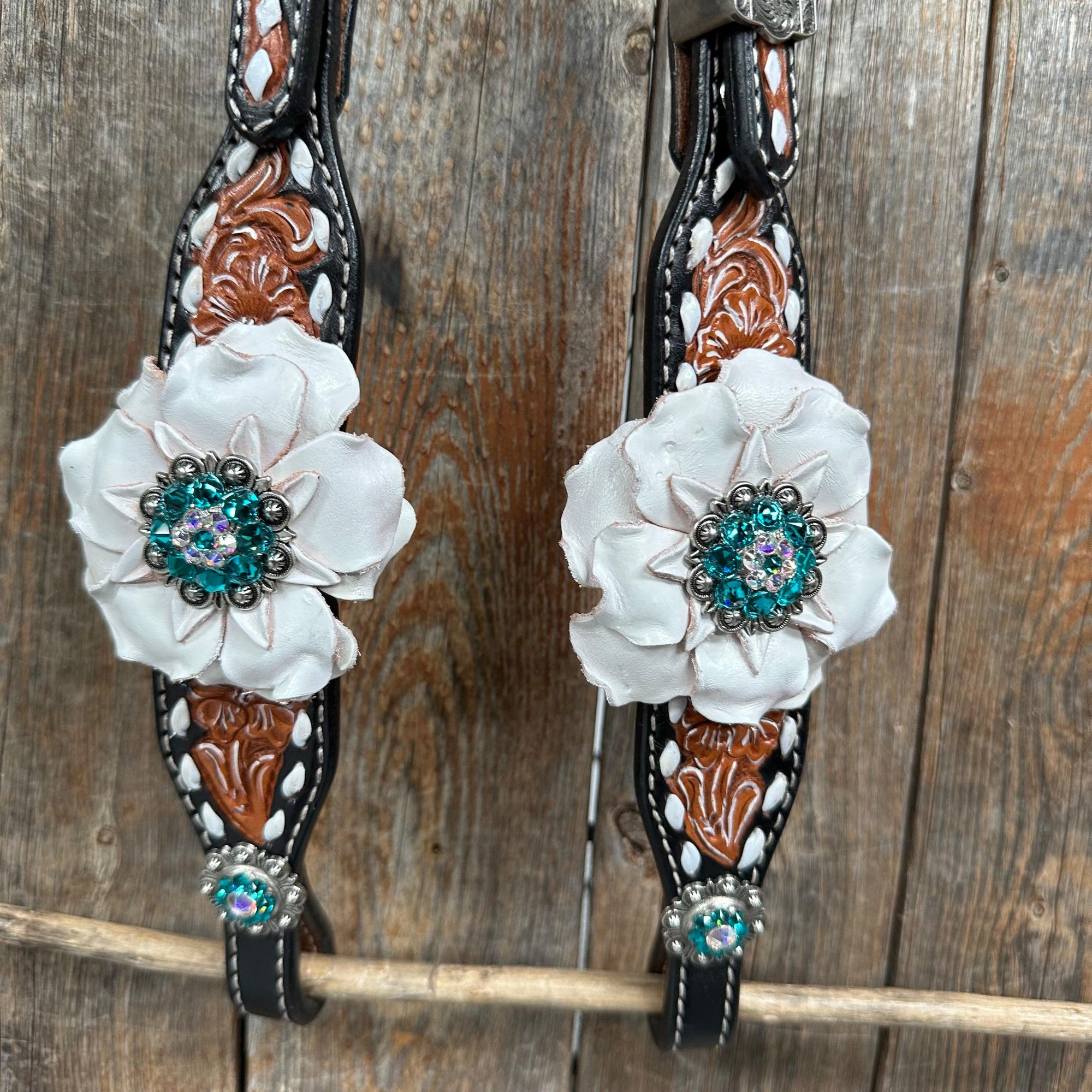 Classic Teal &amp; White One Ear / Breastcollar Tack Set 