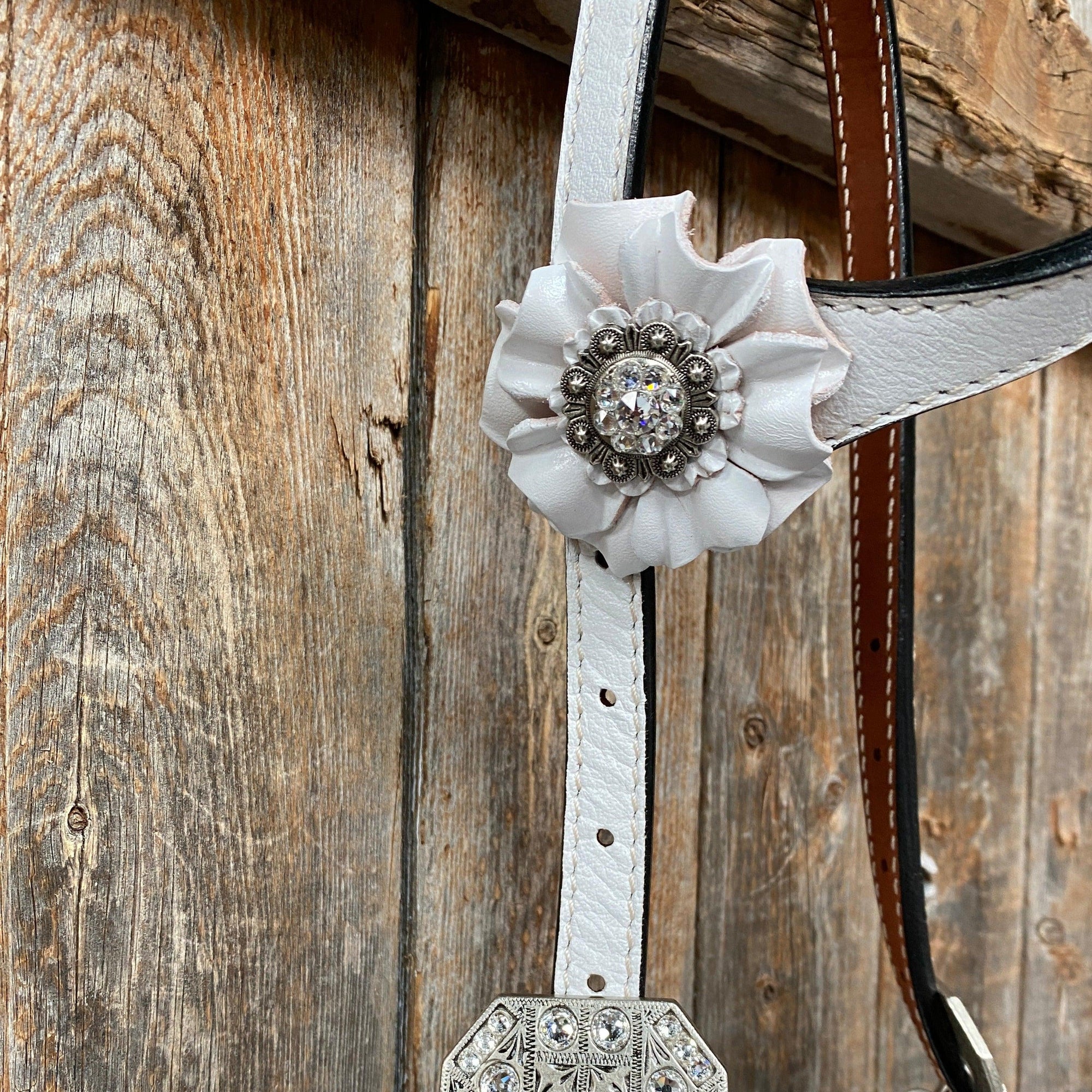 White Floral One Ear &amp; Breastcollar Tack Set 