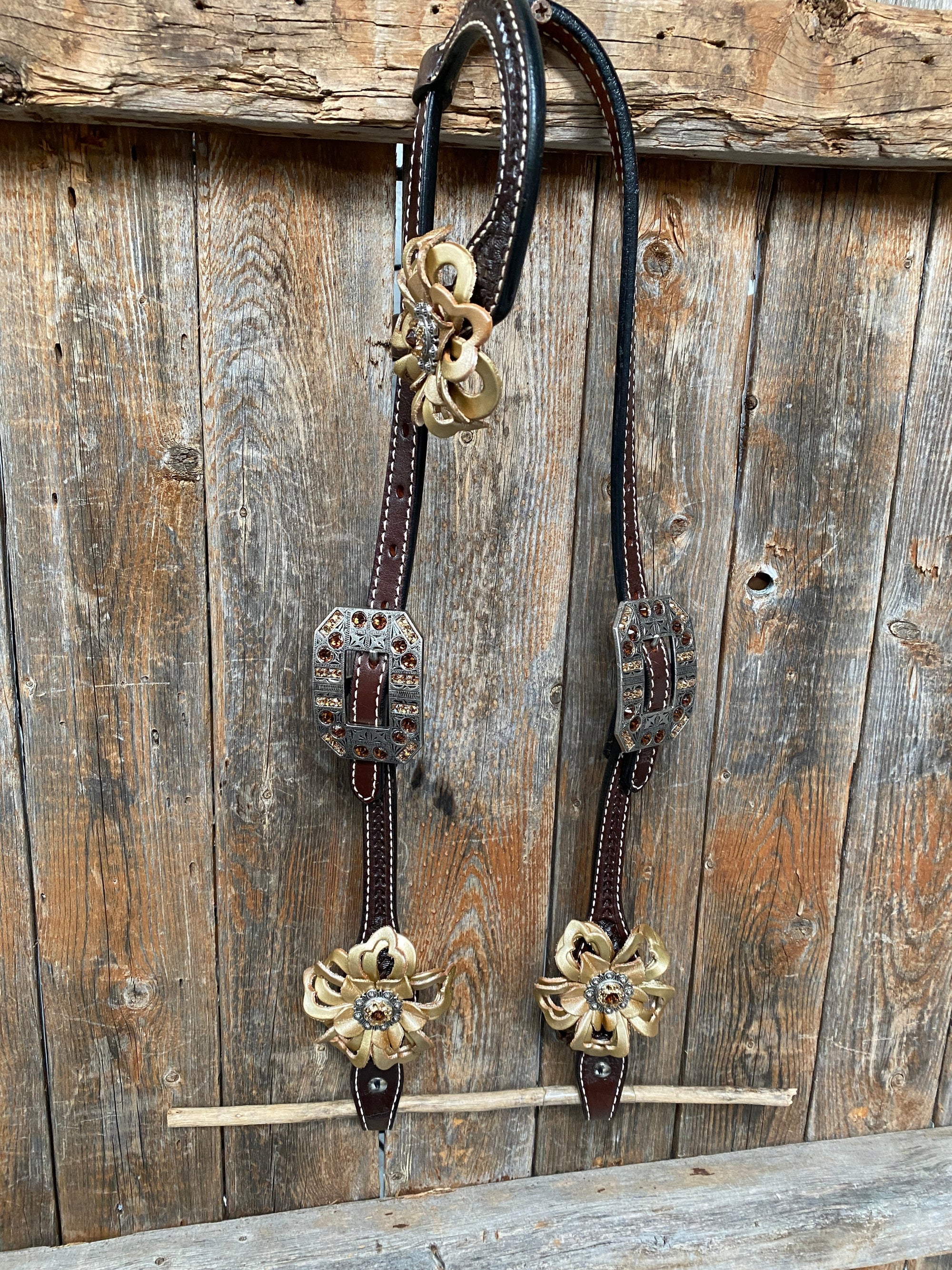 Dark Oil Gold One Ear &amp; Breastcollar 