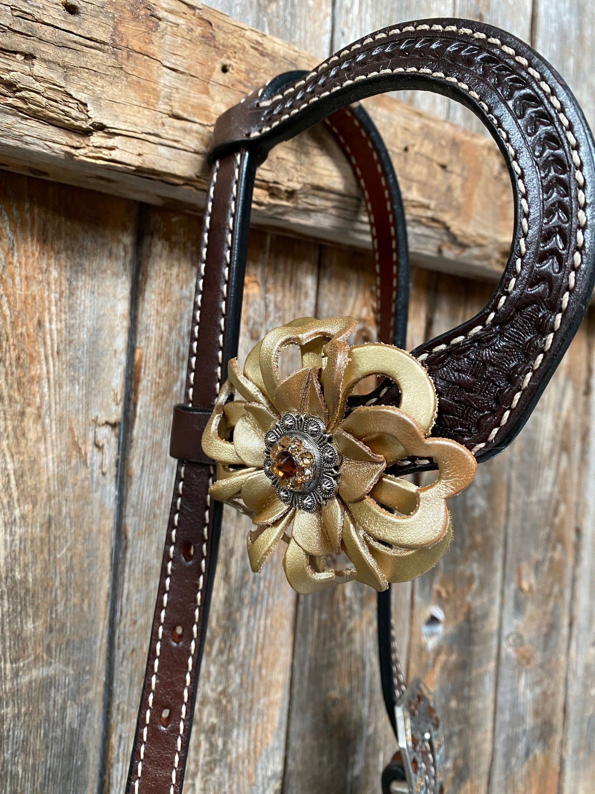 Dark Oil Gold One Ear &amp; Breastcollar 