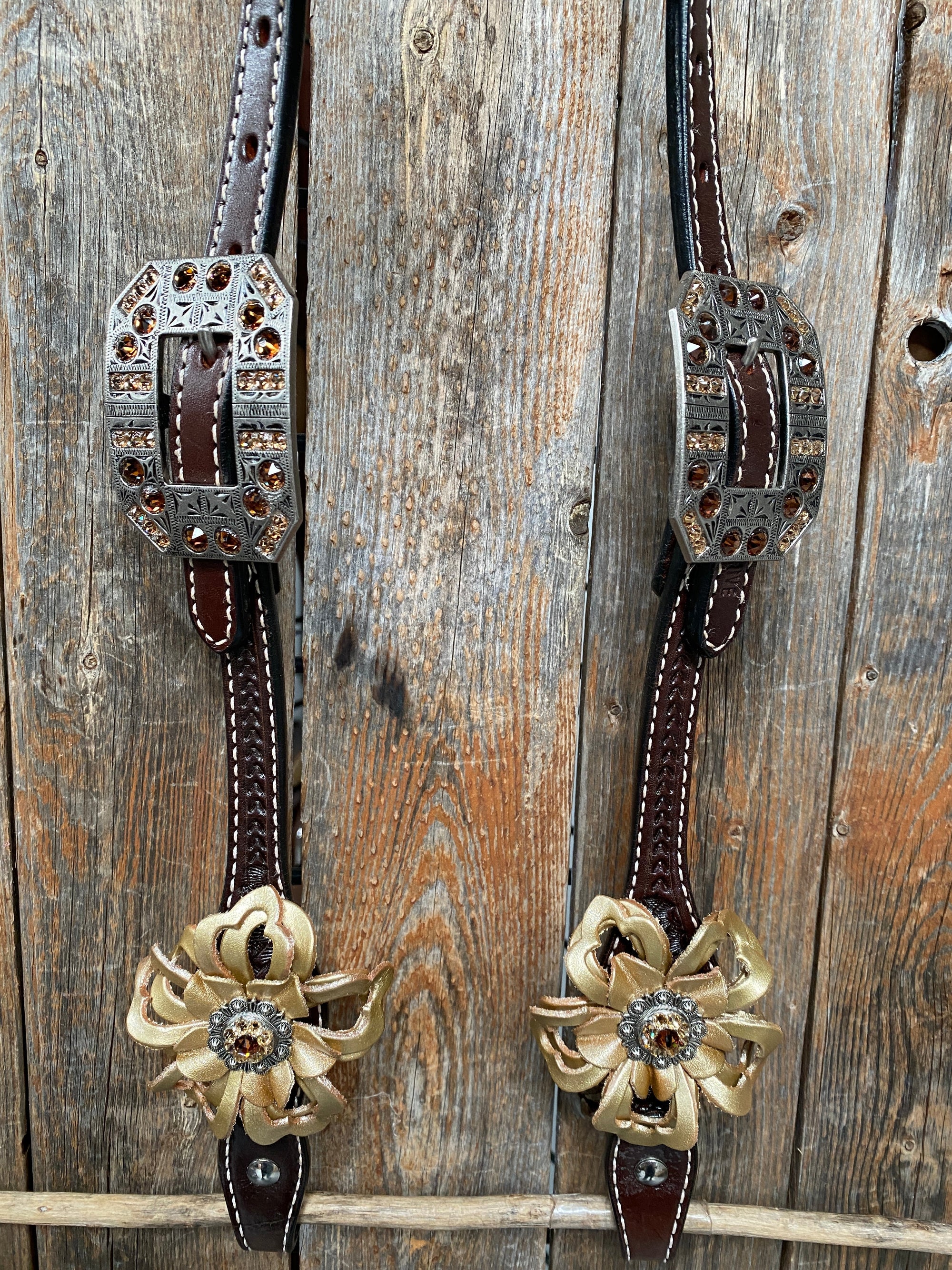 Dark Oil Gold One Ear &amp; Breastcollar 