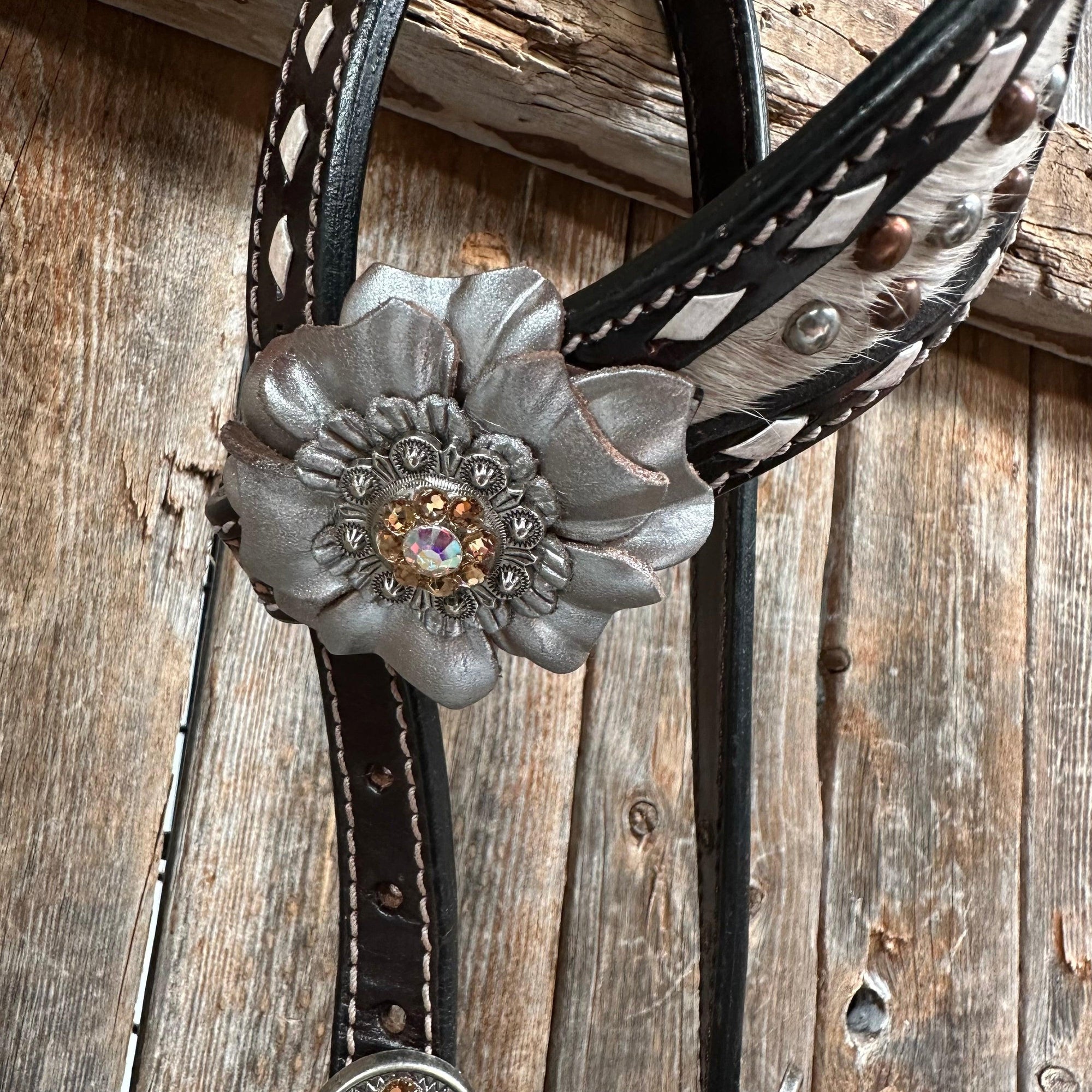 Cowhide Champagne and Silver One Ear/ Breastcollar Tack Set 