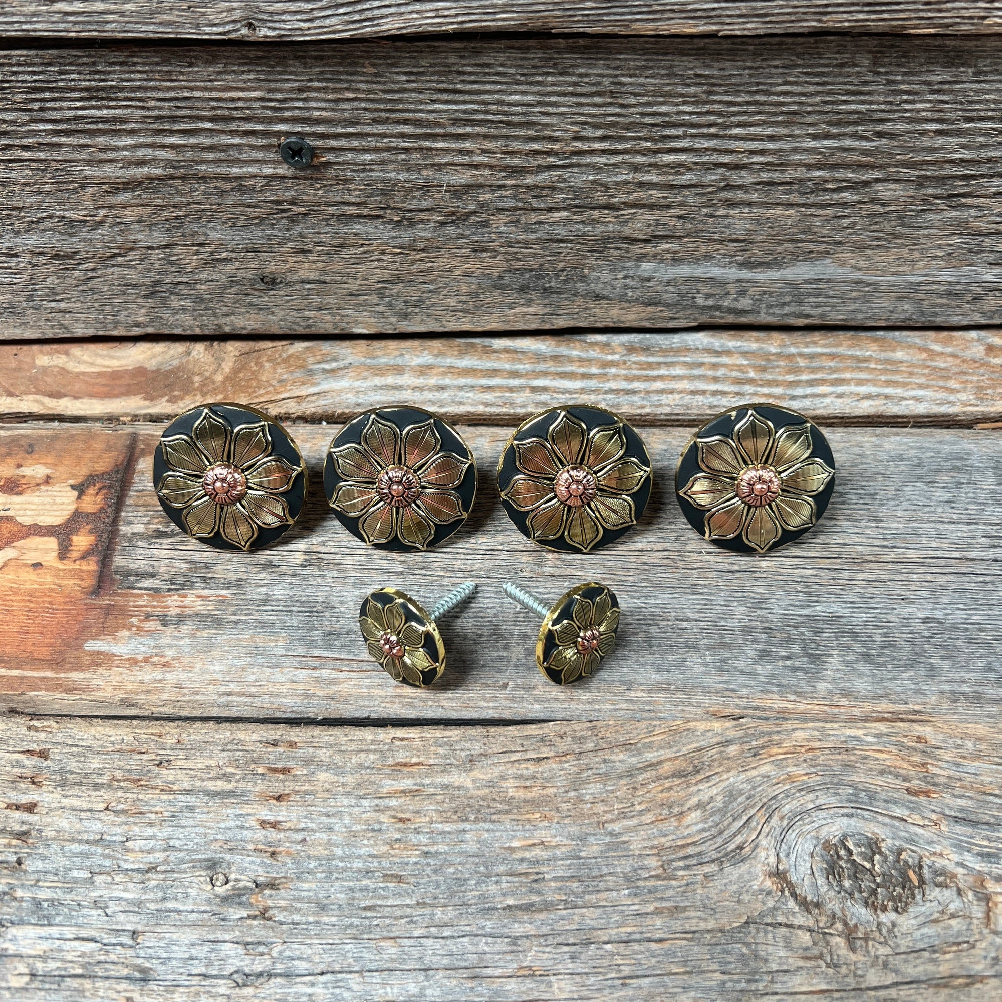 Black &amp; Gold Sunflower Western Concho W125