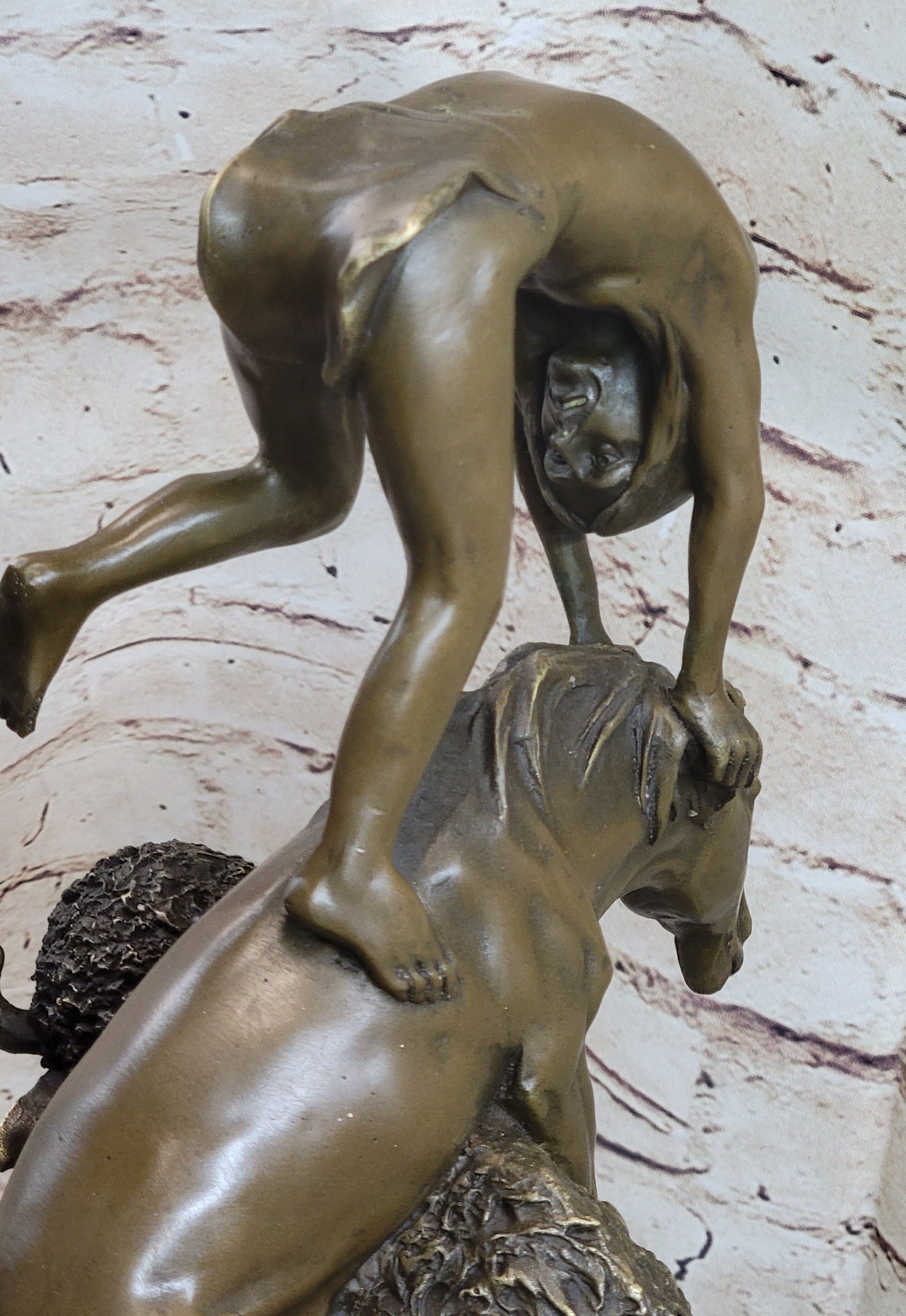 Bronze Sculpture Statue of Native American Indian Man Jumping over Buffalo &amp; Horse