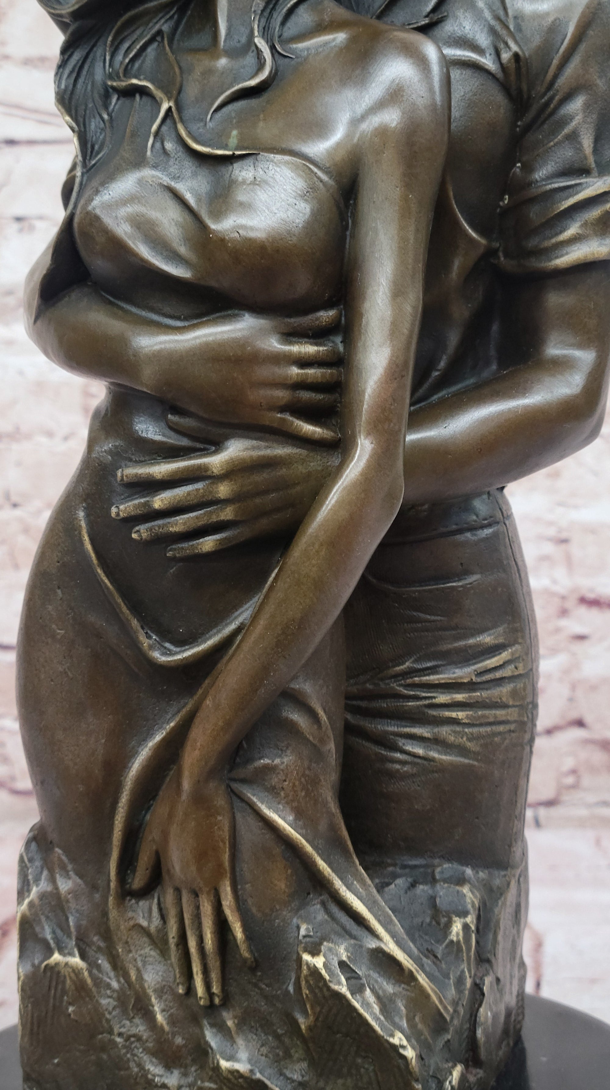 Romantic Bronze Couple Sculpture – Embrace of Love Figurine for Home Decor