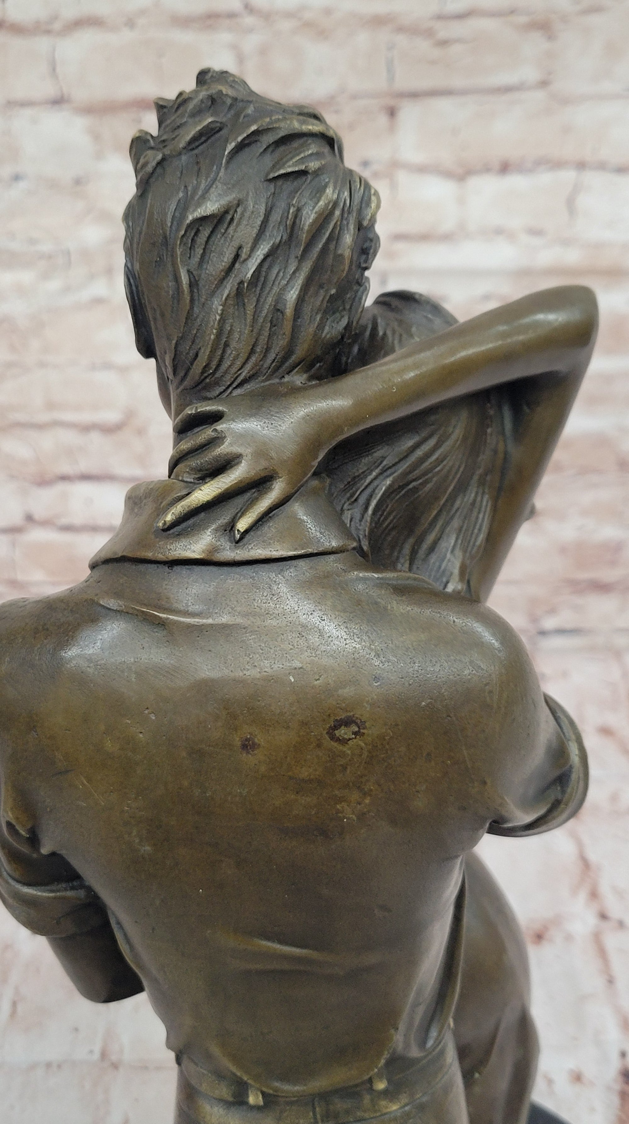 Romantic Bronze Couple Sculpture – Embrace of Love Figurine for Home Decor