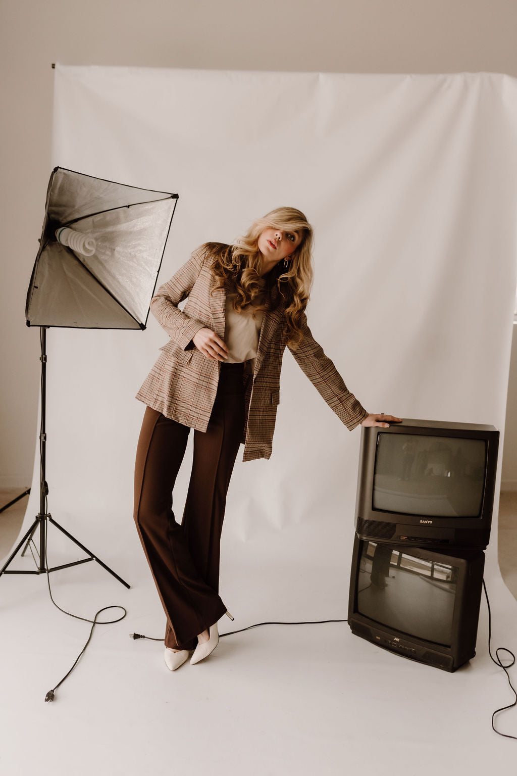 The Zoey Flare Trouser In Chocolate